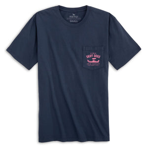 
                  
                    Load image into Gallery viewer, Skiff Dogs Hometown: Pocket Short Sleeve T-Shirt - Navy/Pink
                  
                